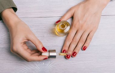 Види олій для кутикули та особливості їх використання