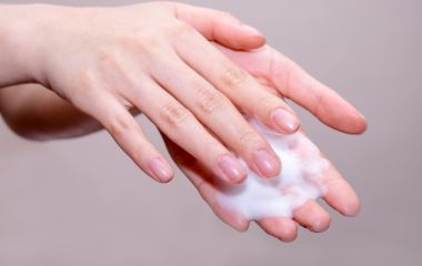 Пінка для манікюру з ефектом Фотошопу – must-have майстра нігтьового сервісу